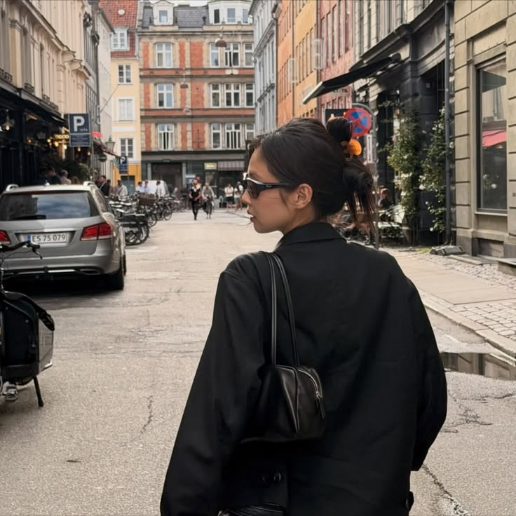 Jennie in a black street-style outfit